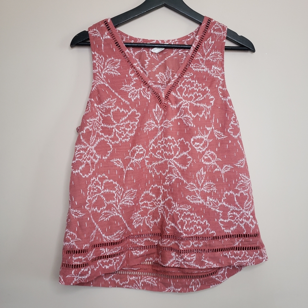 Caslon floral sleeveless crochet bottom v neck top L